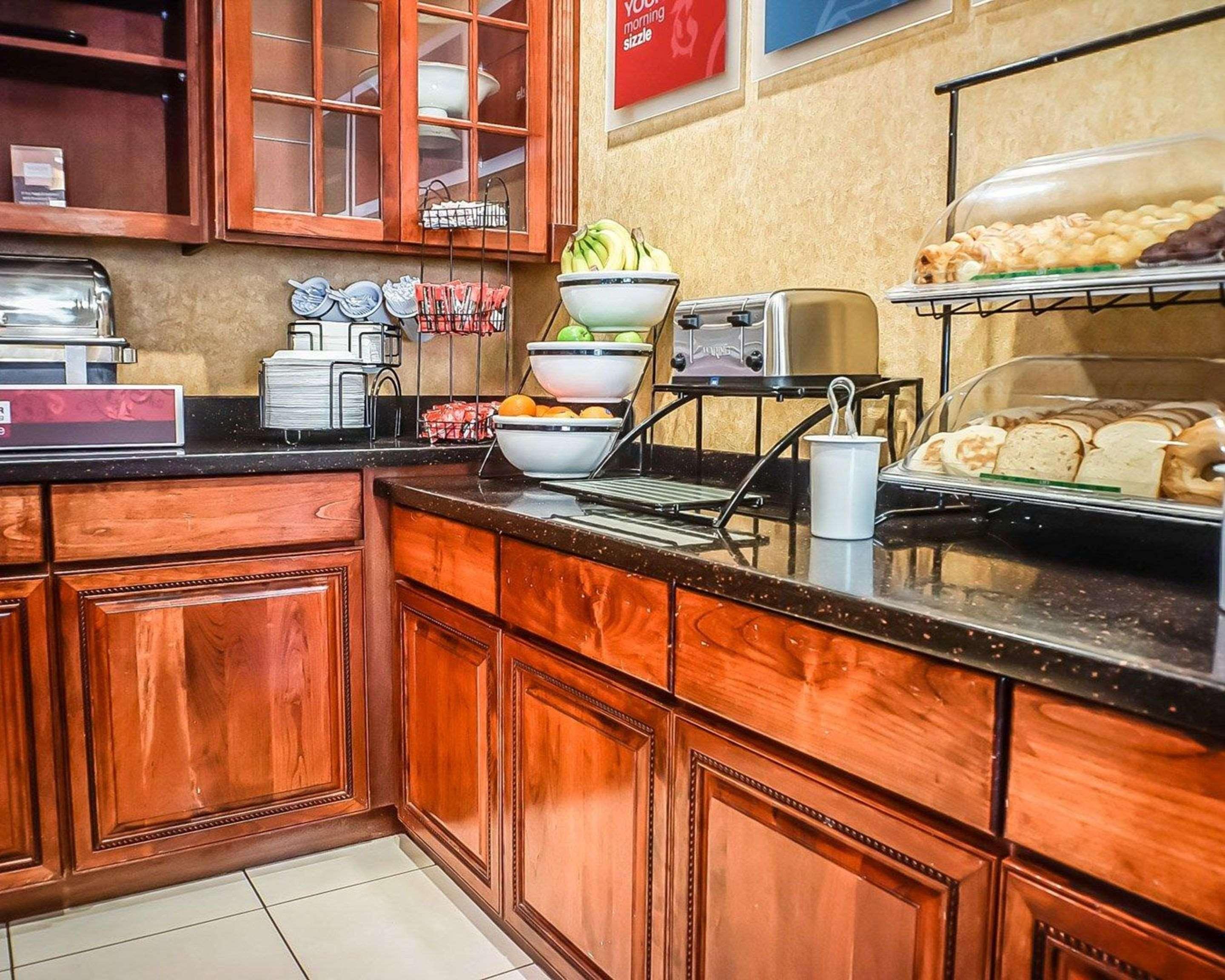 Quality Inn & Suites Roswell Buitenkant foto
