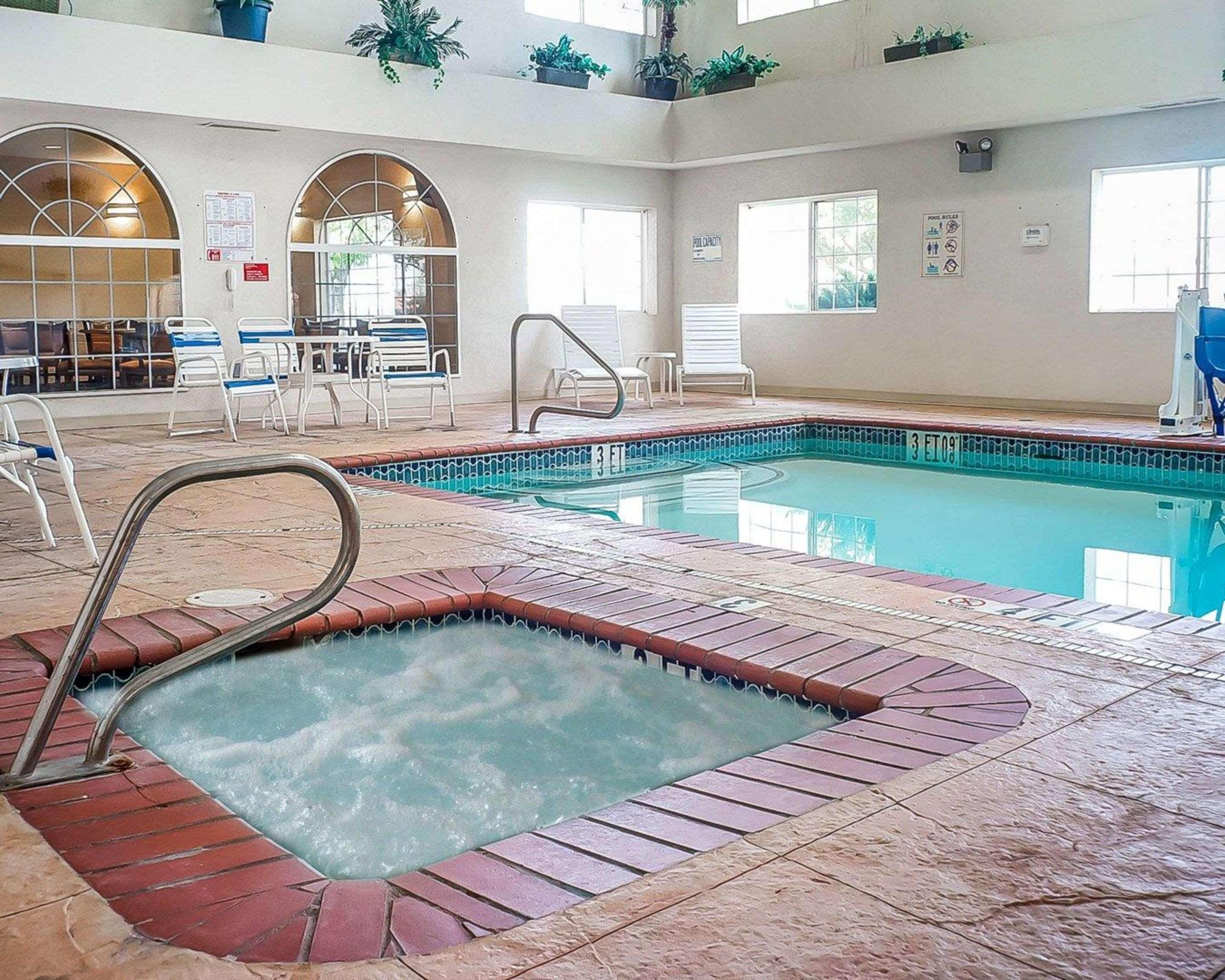 Quality Inn & Suites Roswell Buitenkant foto