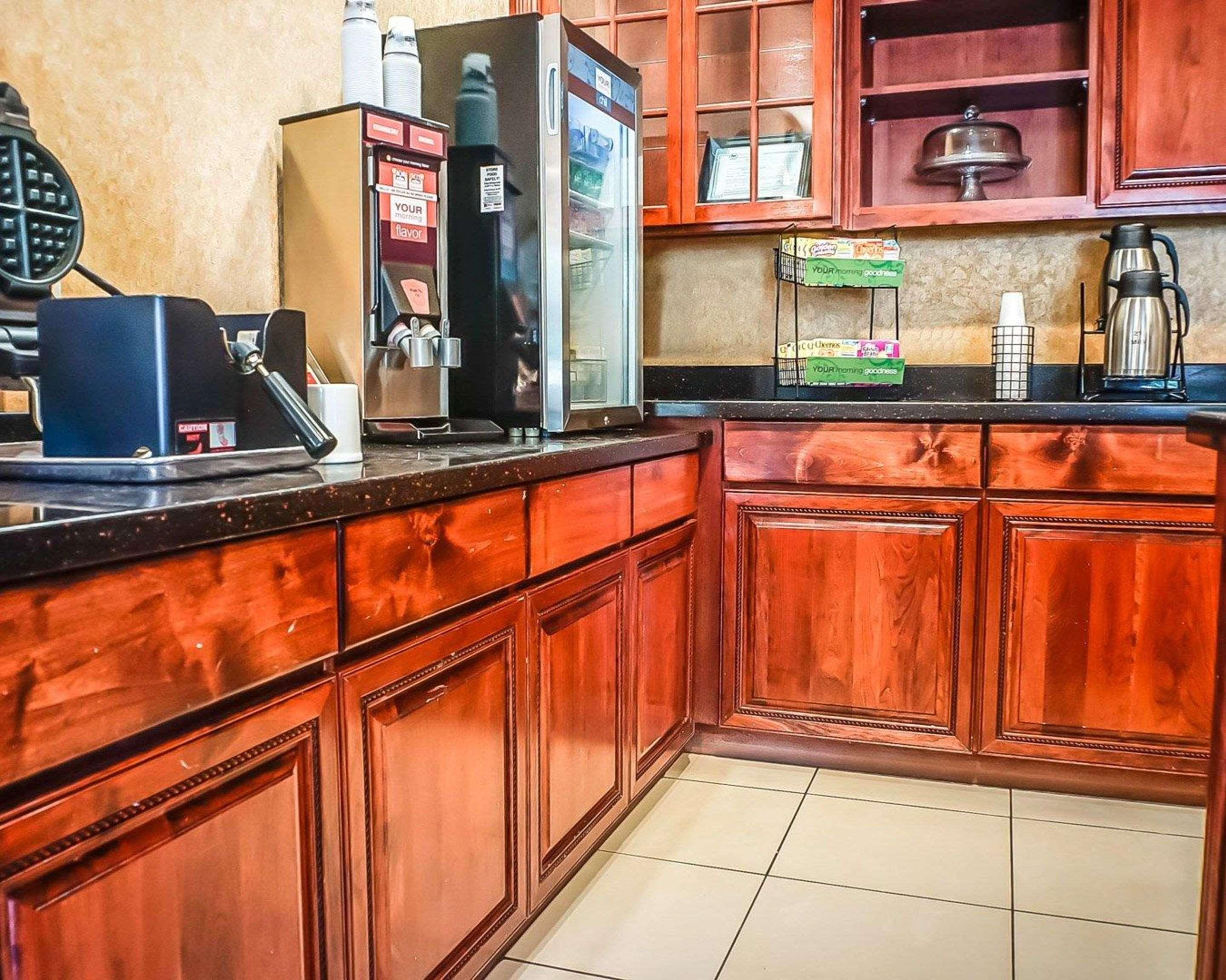 Quality Inn & Suites Roswell Buitenkant foto